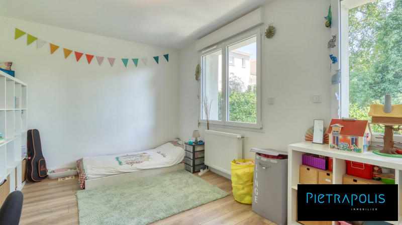 Maison - 220 m² - 9 pièces