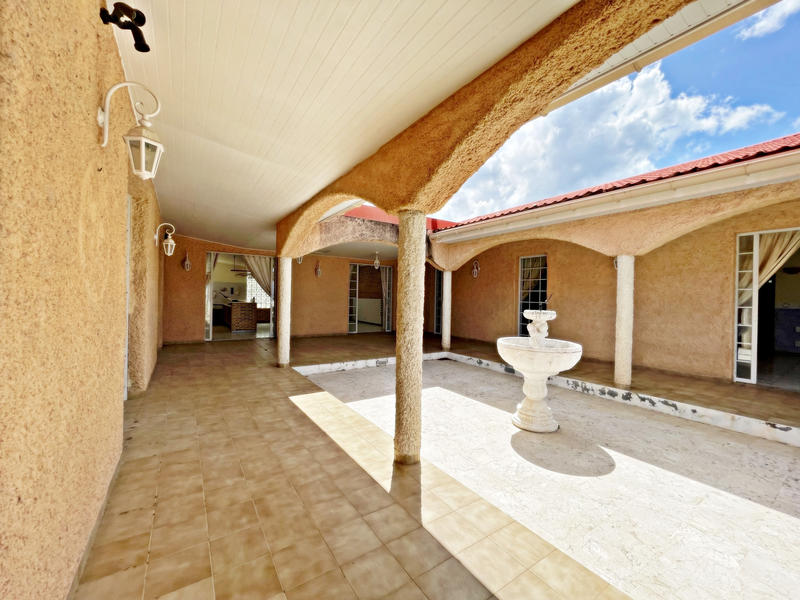 Maison - 317 m² - 8 pièces