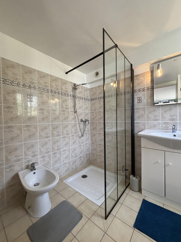 Maison - 220 m² - 8 pièces