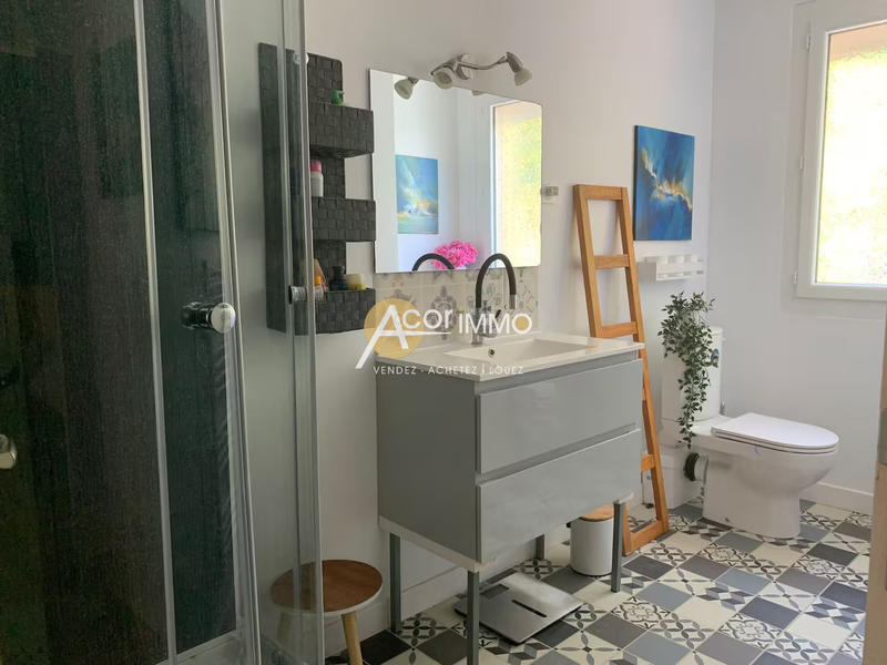 Maison - 230 m² - 9 pièces