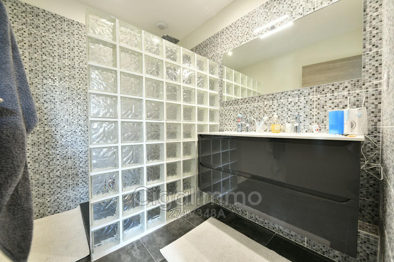 Appartement - 80 m² - 3 pièces