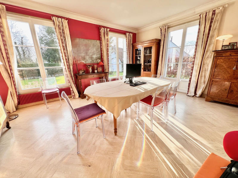 Propriété - 260 m² - 9 pièces