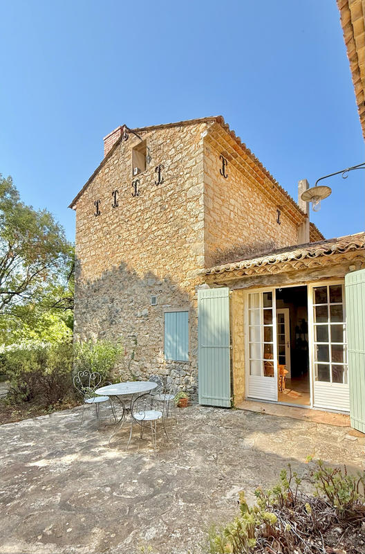 Mas - 250 m² - 10 pièces