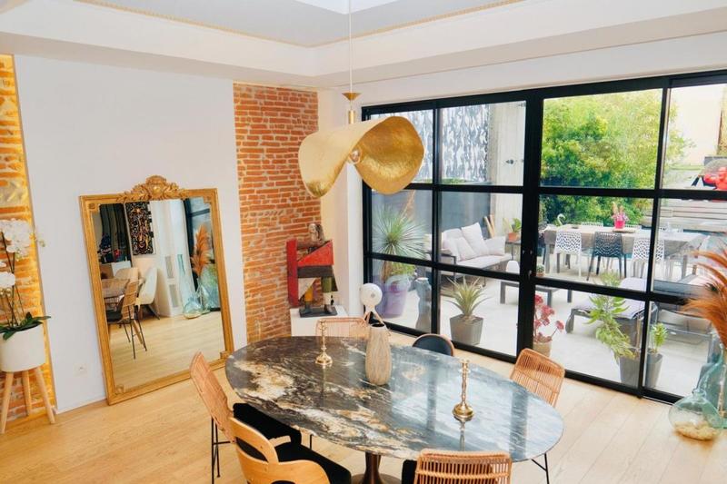 Maison - 416 m² - 8 pièces