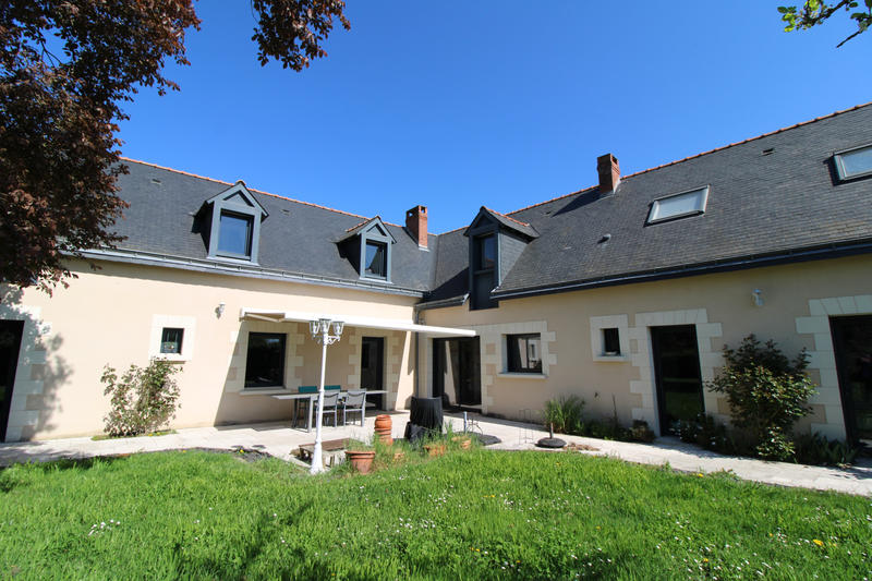 Maison - 234 m² - 8 pièces