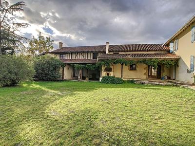 Maison - 460 m² - 13 pièces