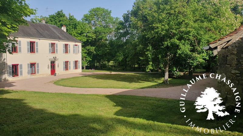 Maison traditionnelle - 220 m² - 7 pièces