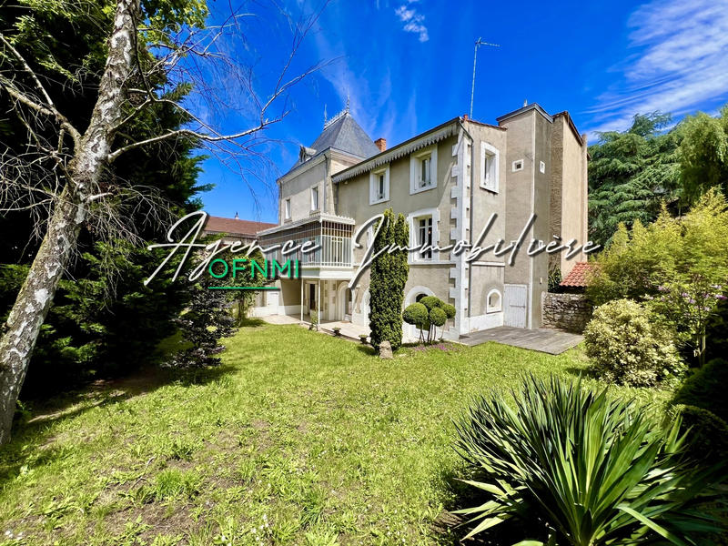 Propriété - 224 m² - 7 pièces