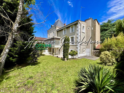 Propriété - 224 m² - 7 pièces