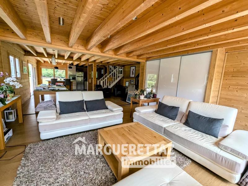 Maison - 237 m² - 7 pièces