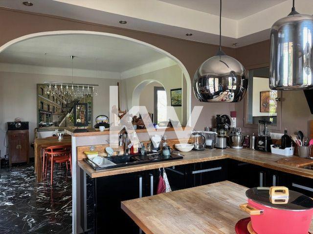 Maison - 215 m² - 4 pièces