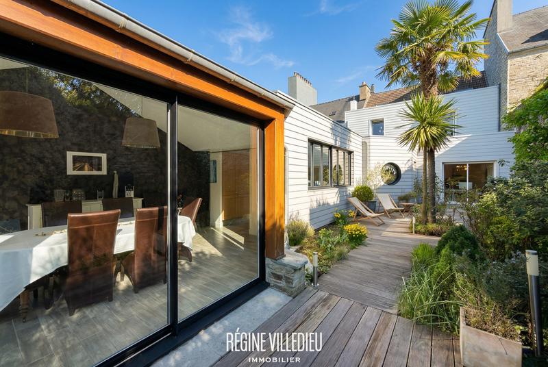 Maison - 211 m² - 10 pièces