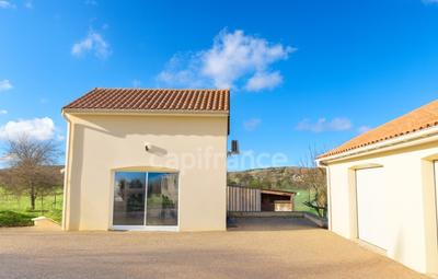 Maison - 151 m² - 9 pièces