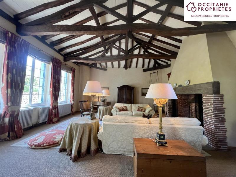 Propriété - 290 m² - 9 pièces