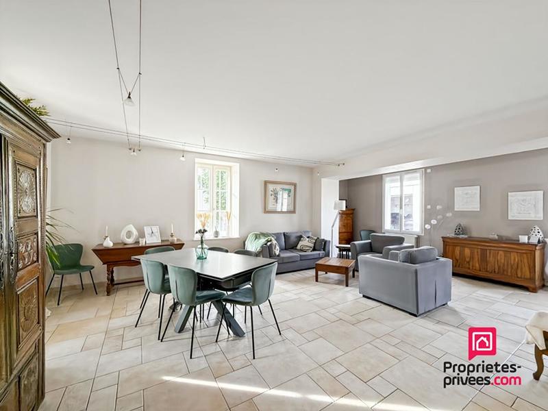 Maison - 366 m² - 13 pièces