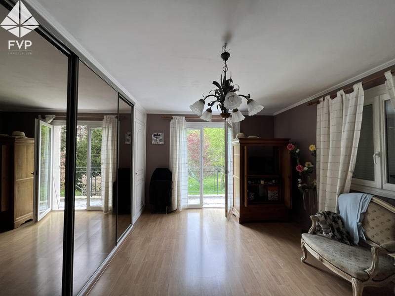 Maison - 246 m² - 7 pièces