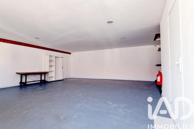 Maison - 930 m² - 4 pièces