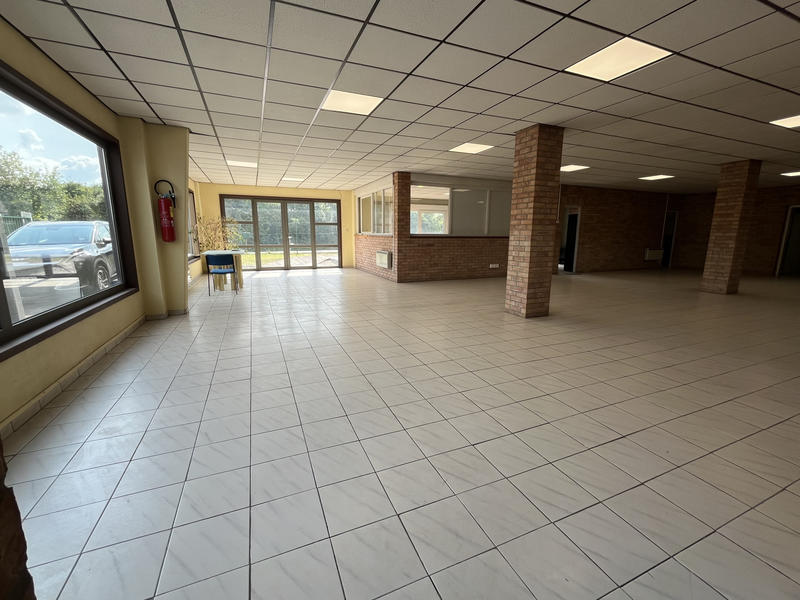 Local commercial - 1 500 m²