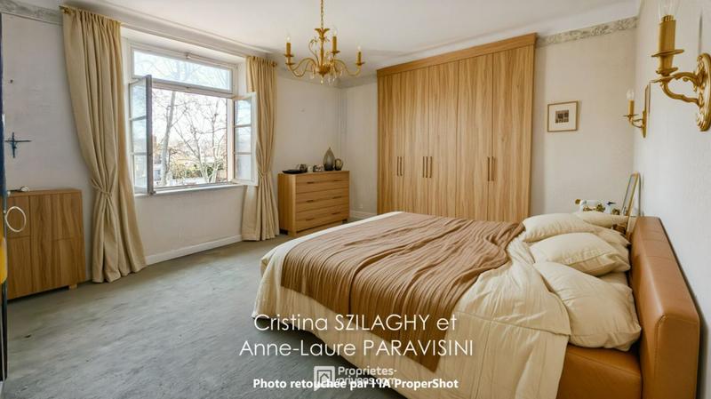 Maison - 210 m² - 10 pièces