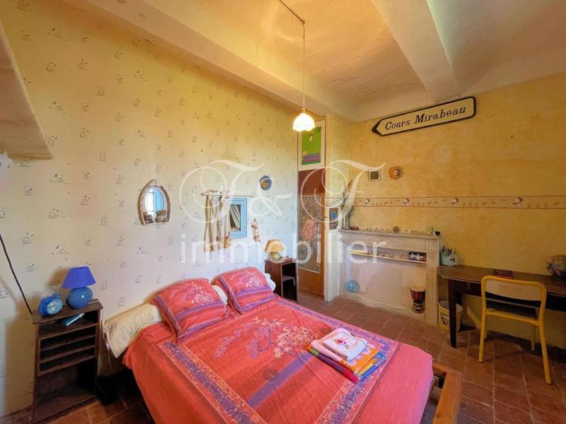 Propriété - 220 m² - 12 pièces