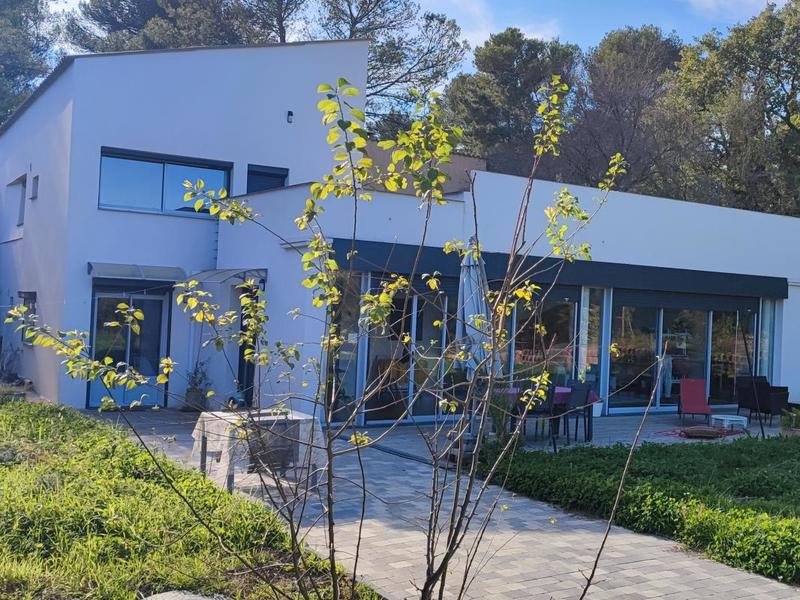 Maison - 203 m² - 6 pièces