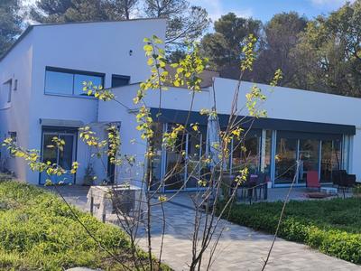 Maison - 203 m² - 6 pièces