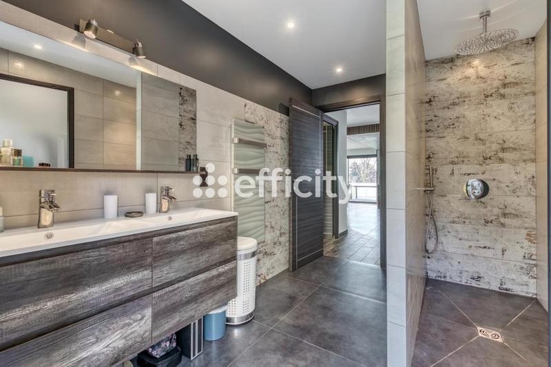 Maison d'architecte - 242 m² - 8 pièces