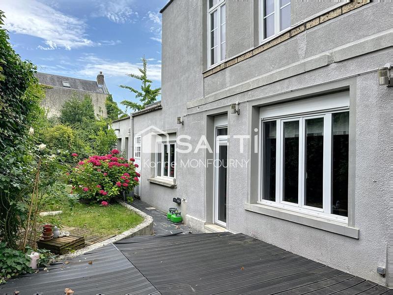 Maison - 330 m² - 8 pièces