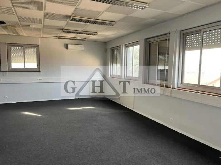 Entrepôt - 2 200 m²