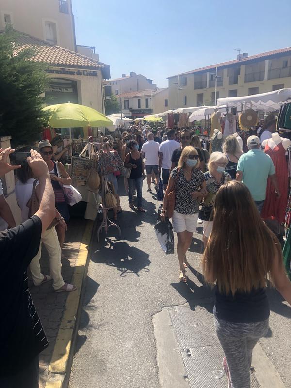 Marché de Sauset les Pins