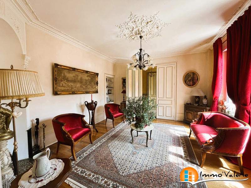 Maison - 761 m² - 16 pièces