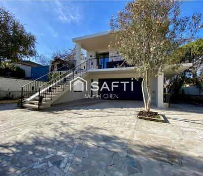 Villa - 260 m² - 8 pièces