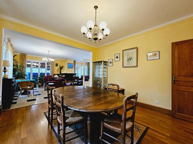 Maison - 229 m² - 9 pièces