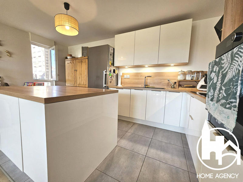 Appartement - 100 m² - 5 pièces