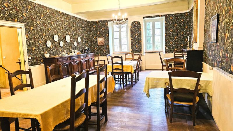 Maison - 580 m² - 16 pièces