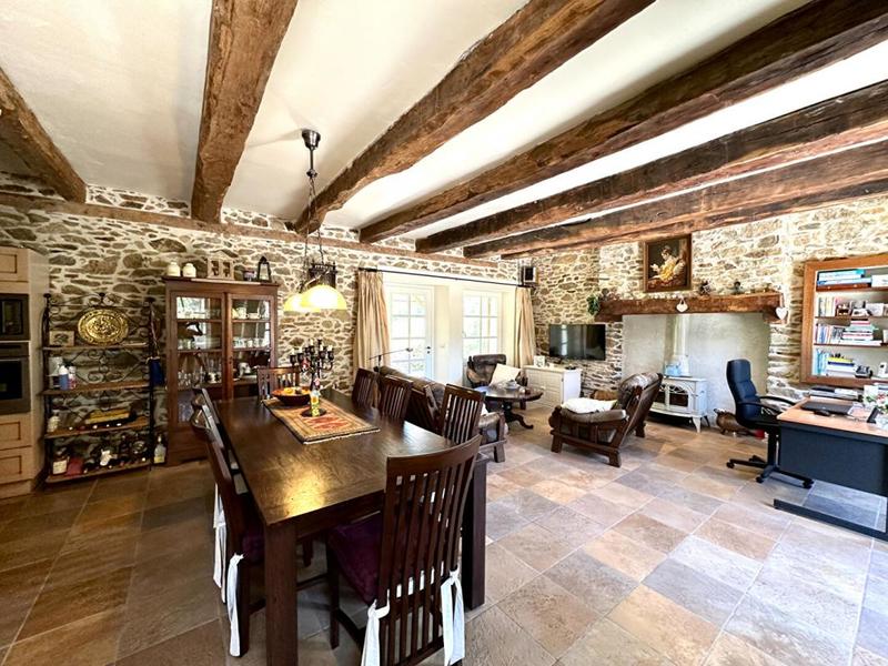 Maison - 230 m² - 9 pièces