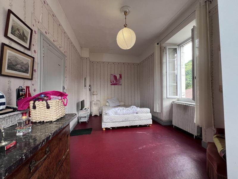 Maison - 275 m² - 10 pièces