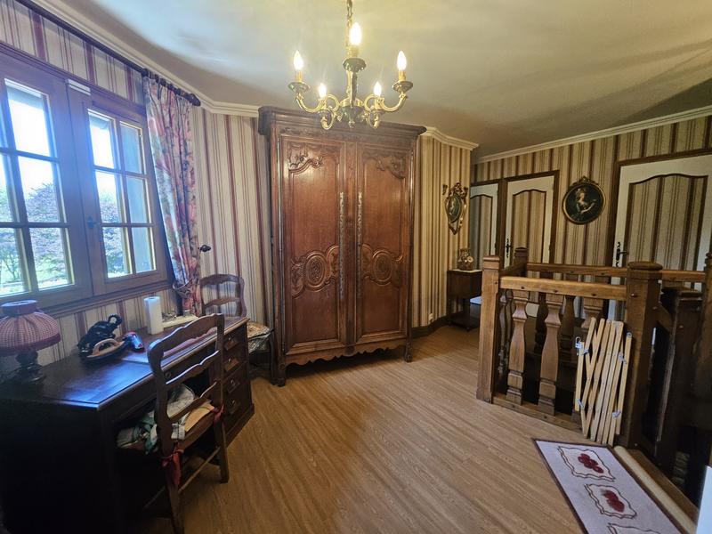 Maison traditionnelle - 176 m² - 7 pièces