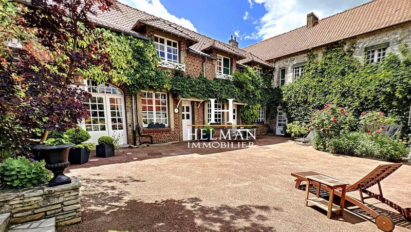 Maison - 360 m² - 15 pièces