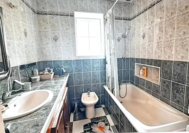 Maison - 225 m² - 8 pièces