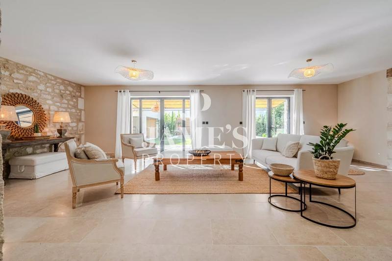 Maison - 210 m² - 6 pièces