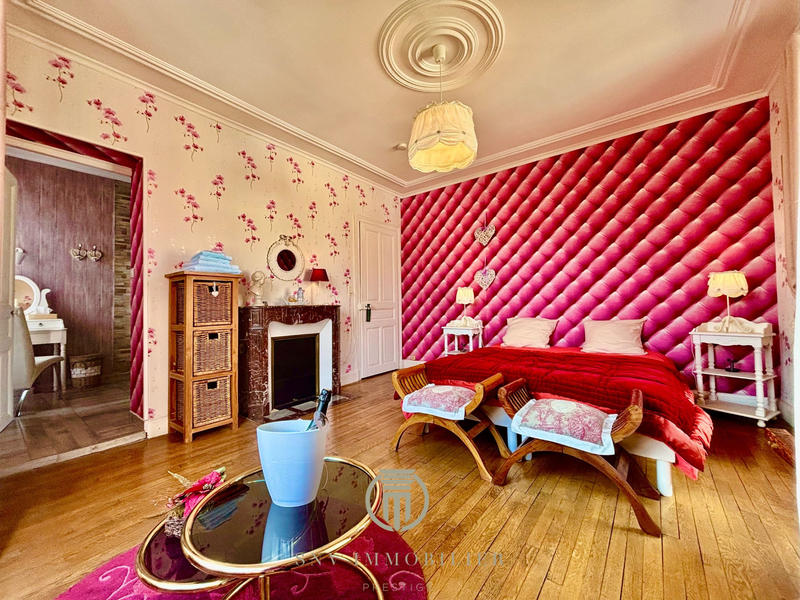 Maison - 290 m² - 12 pièces