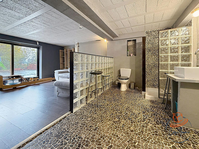 Maison - 367 m² - 9 pièces