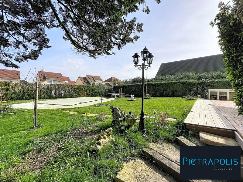 Maison - 186 m² - 8 pièces