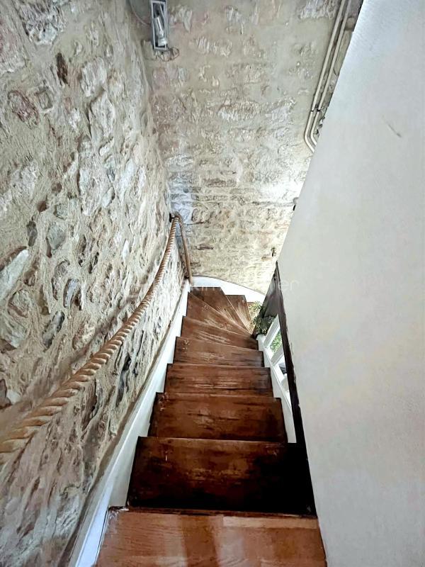 Maison en pierre - 139 m² - 8 pièces