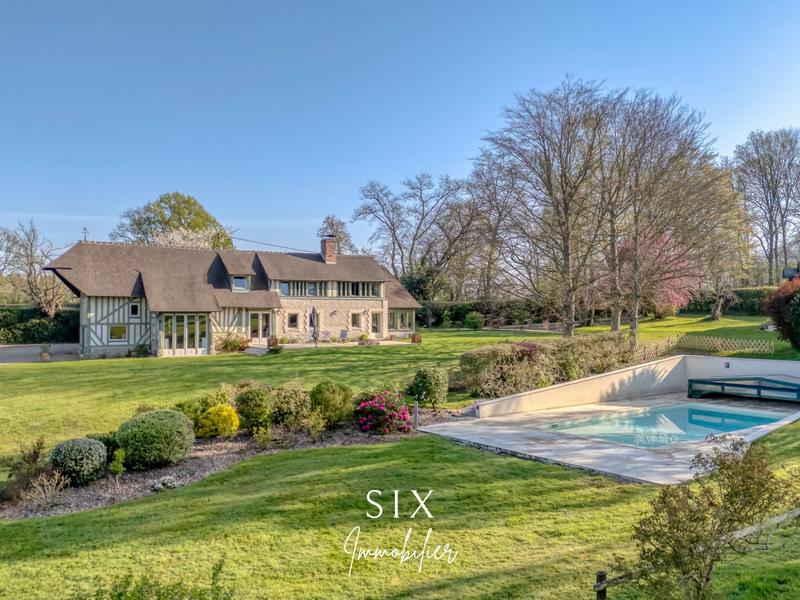 Maison - 240 m² - 10 pièces