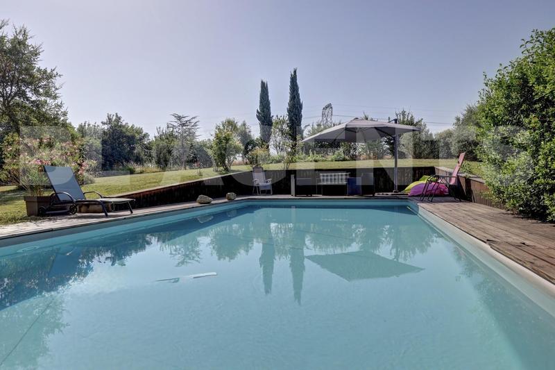 Propriété - 333 m² - 10 pièces