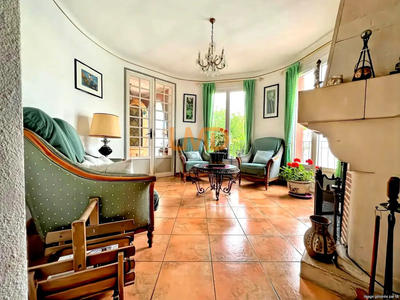 Maison - 160 m² - 8 pièces