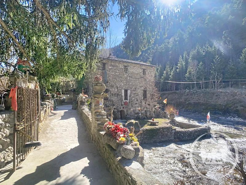 Moulin - 185 m² - 8 pièces