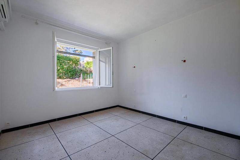 Studio - 100 m² - 4 pièces